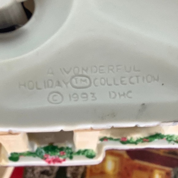 It’s a Wonderful Life The old Granville House of Bedford Falls Illuminated - Picture 3 of 12